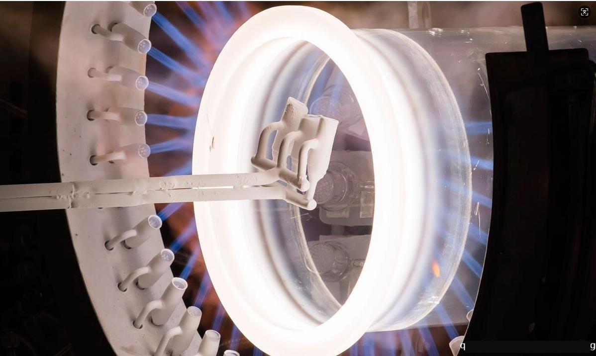 Які різноманітні застосування кварцу у виробництві напівпровідників?